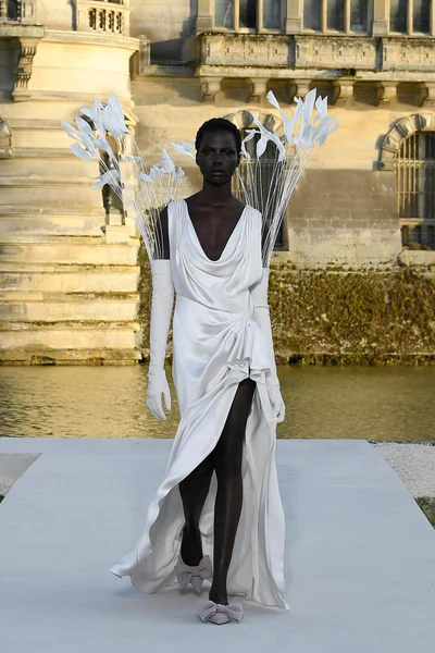 Look 24